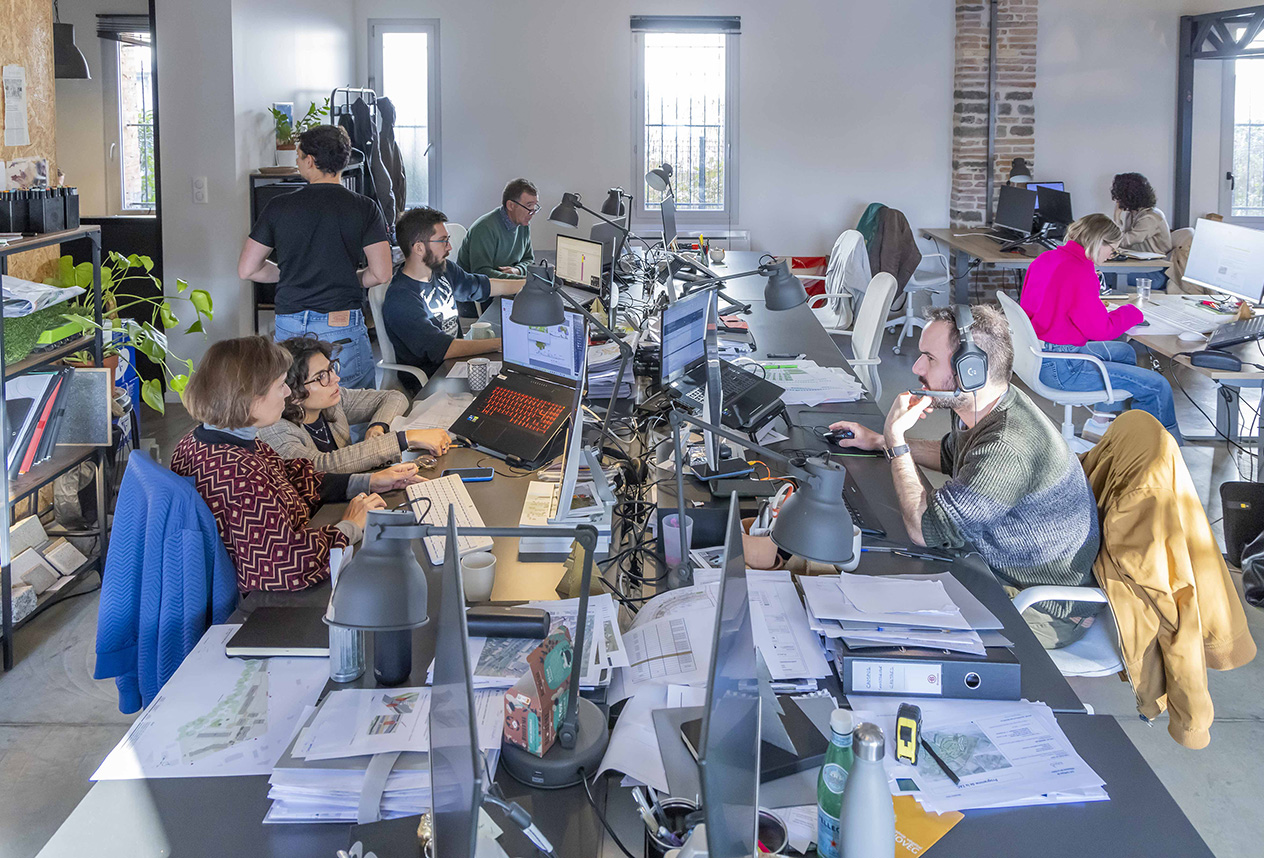 Grand open space à louer à Toulouse chez Toponymy, espace lumineux avec capacité de 16 postes